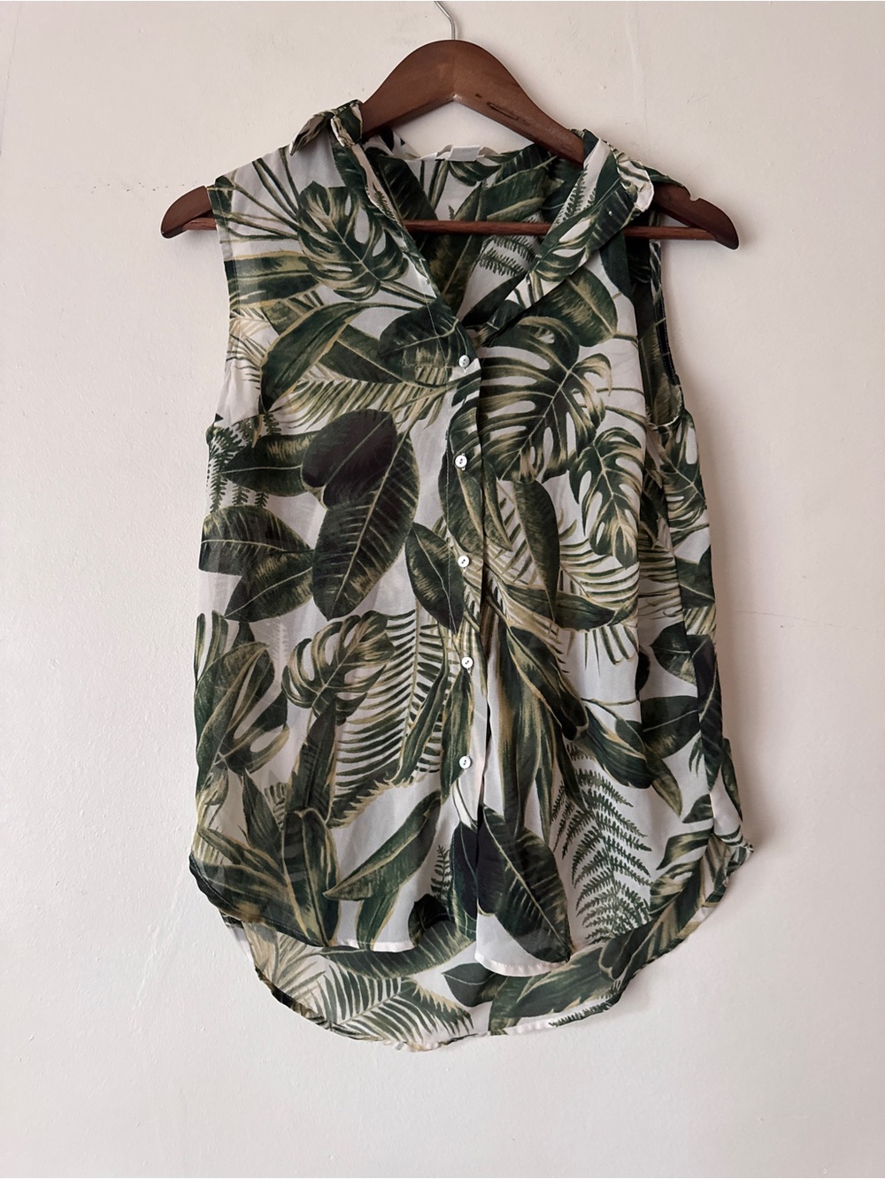 H&M Sleeveless Green Tropical Button-Front Blouse - Size 4 - Picture 2 of 6